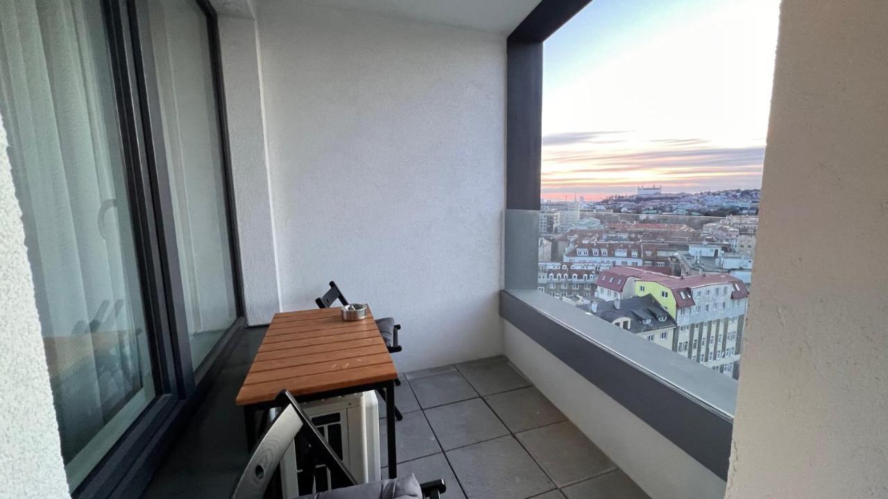 2 Room Apartment, With A View Of The Castle Bratislava Eksteriør bilde