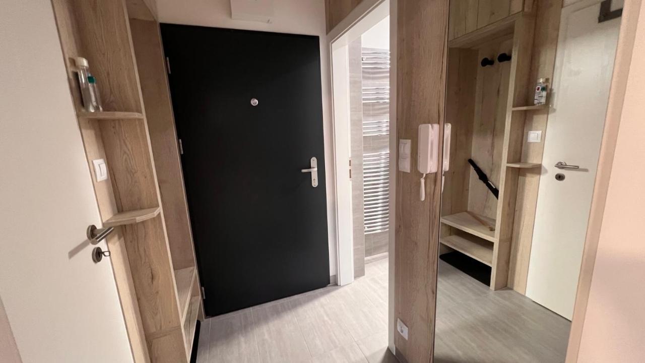 2 Room Apartment, With A View Of The Castle Bratislava Eksteriør bilde