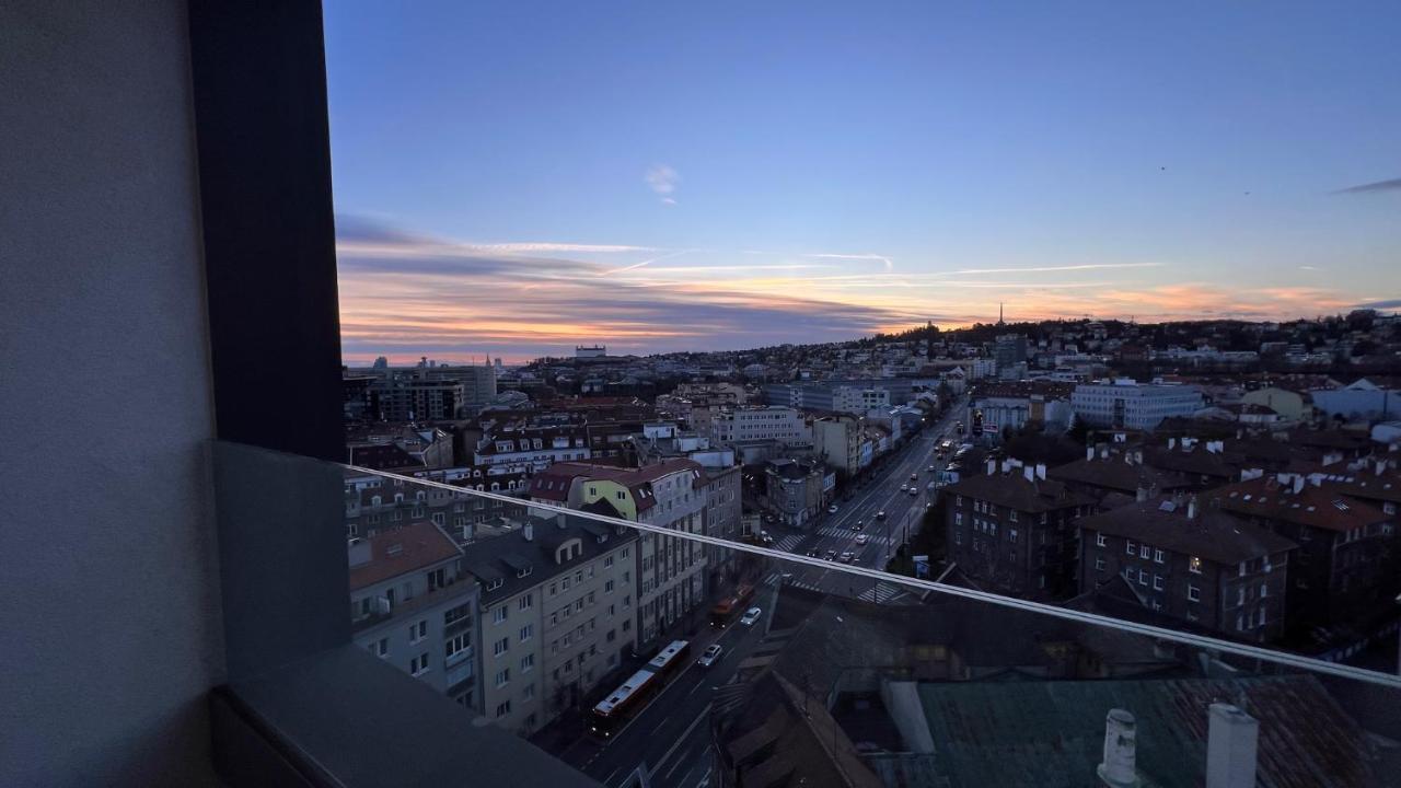 2 Room Apartment, With A View Of The Castle Bratislava Eksteriør bilde
